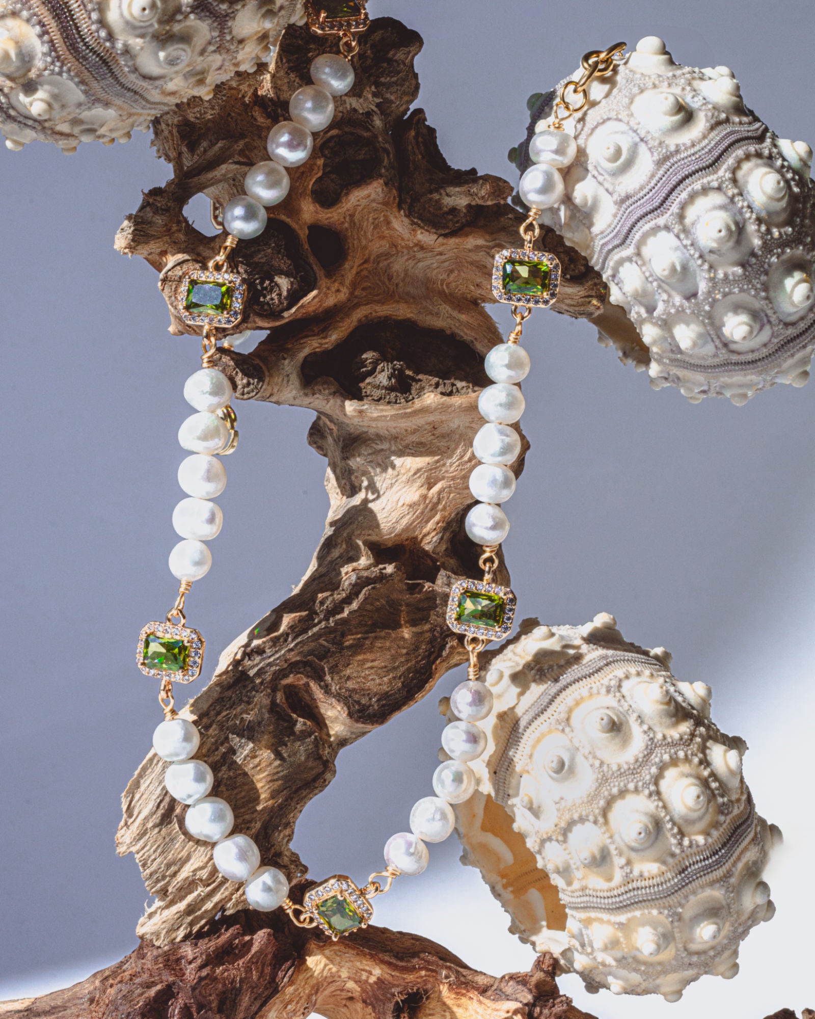 GEMS AND PEARLS SIGNATURE BRADED NECKLACE - Disco Eros Finos -Handmade jewelry pearls crystal gems rings and chains (matcha)