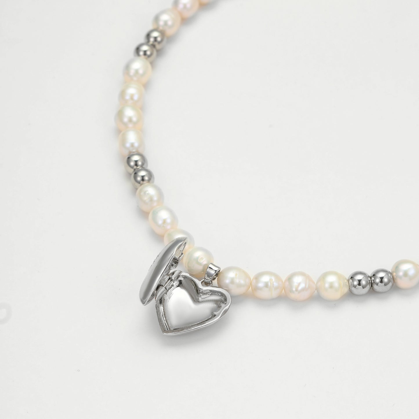 The Evil Eye Locket Pearl Choker - Disco Eros Finos -Handmade jewelry pearls crystal gems rings and chains