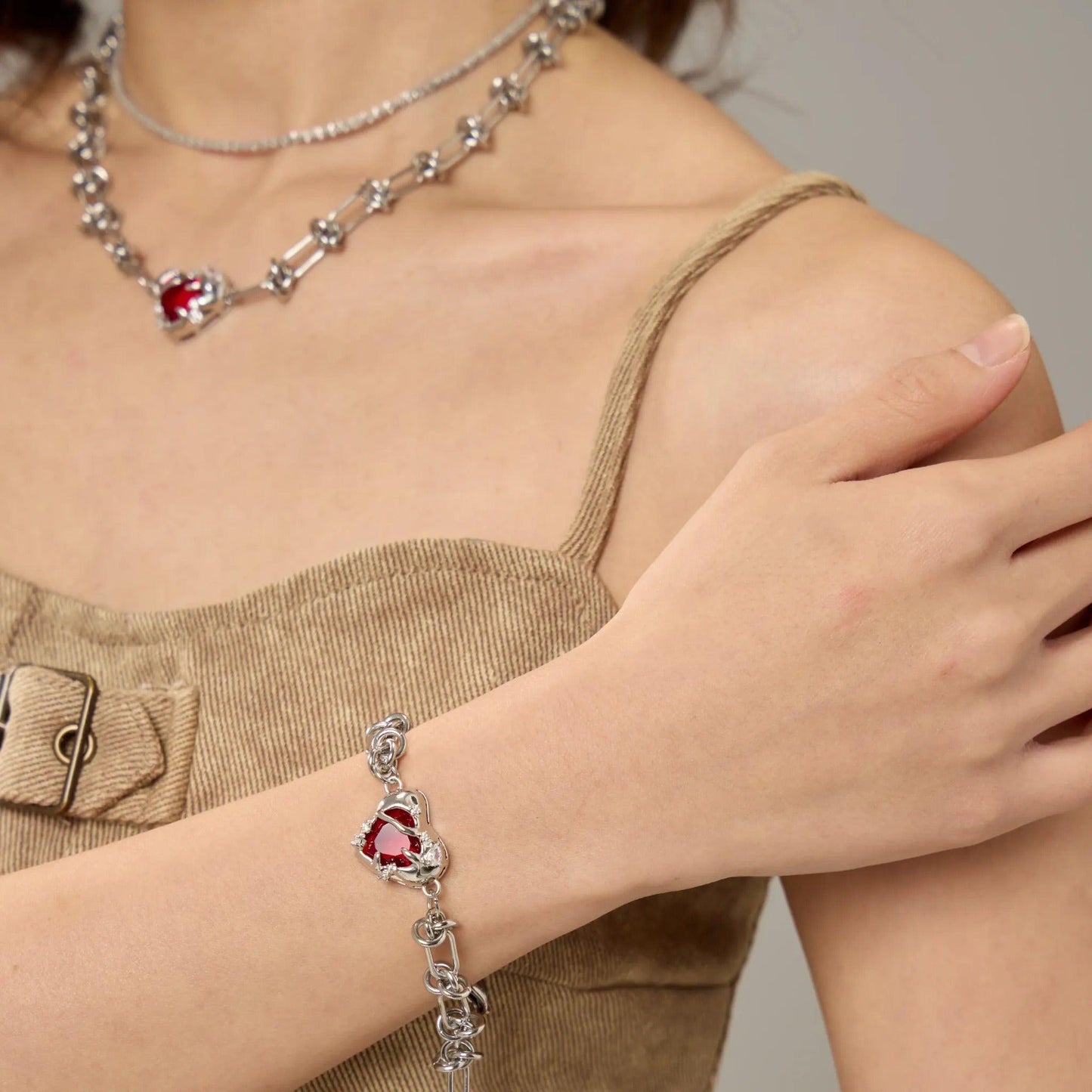 TRAPPED LOVE - THE THORNS BRACELET - Disco Eros Finos -Handmade jewelry pearls crystal gems rings and chains (red)